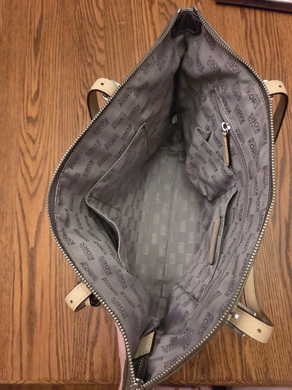 Michael Kors Jet Set East West Tote With Matching Wallet